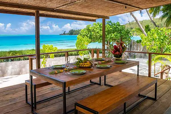 Terrasse en bord de mer vue de l'autre côté dans notre maison de vacances à Bora Bora
