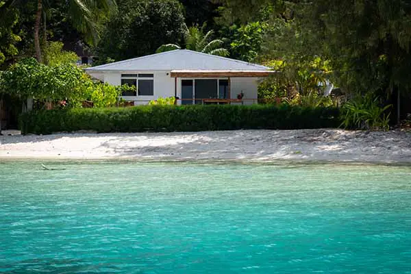 Beachfront house with views of the sea and lagoon in our Bora Bora vacation home