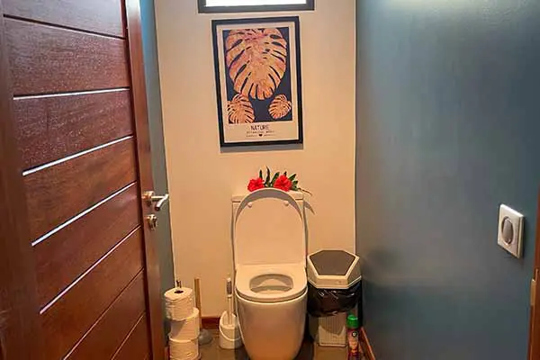 Toilettes modernes dans notre maison de vacances à Bora Bora