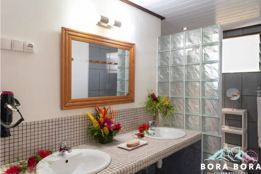 Double sink with mirror in our vacation home in Bora Bora